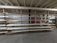 Partij houten glaslatten en afwerkprofielen - afbeelding 23 van  37