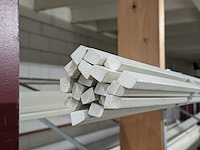 Partij houten glaslatten en afwerkprofielen - afbeelding 33 van  37