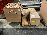 Partij houten kledinghanger - afbeelding 2 van  4