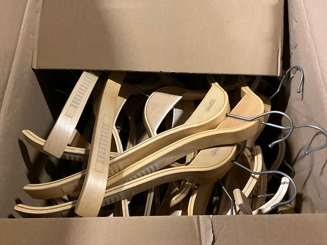 Partij houten kledinghanger - afbeelding 4 van  4