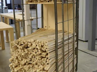 Partij houten latten, diverse soorten - afbeelding 1 van  5