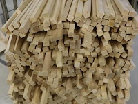 Partij houten latten, diverse soorten - afbeelding 2 van  5