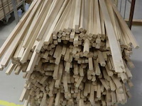Partij houten latten, diverse soorten - afbeelding 2 van  5