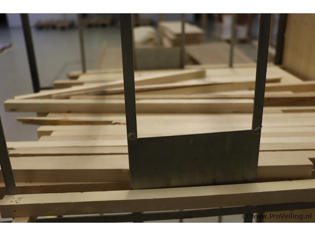 Partij houten latten, diverse soorten - afbeelding 5 van  5