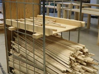 Partij houten latten, diverse soorten - afbeelding 1 van  4