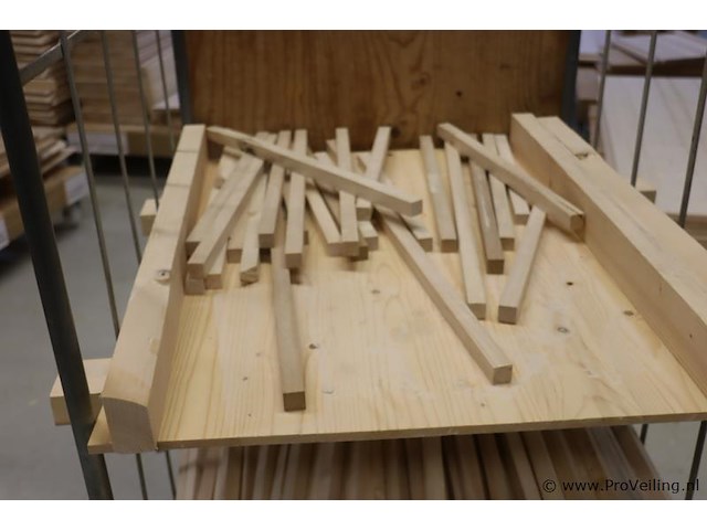Partij houten latten, diverse soorten - afbeelding 4 van  4