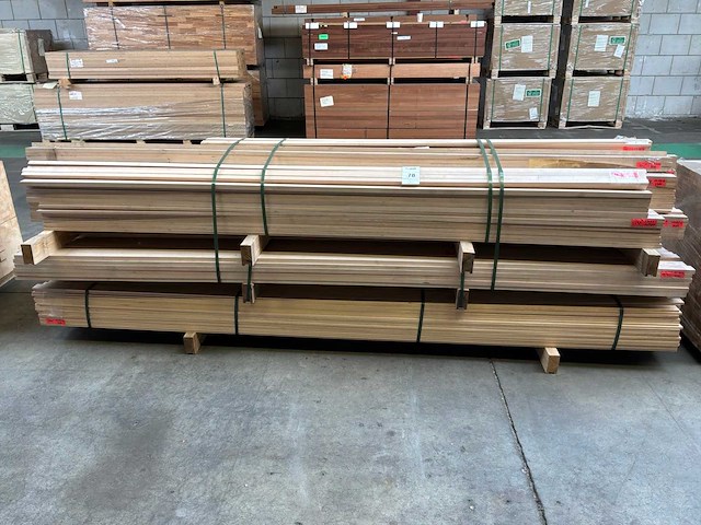 Partij houten latten - afbeelding 2 van  7