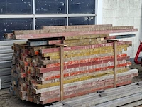 Partij houten metselprofielen