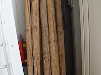 Partij houten palen - afbeelding 2 van  5