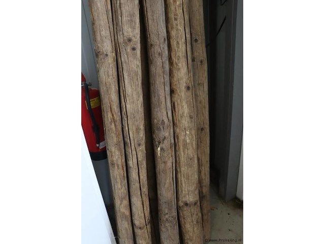 Partij houten palen - afbeelding 5 van  5