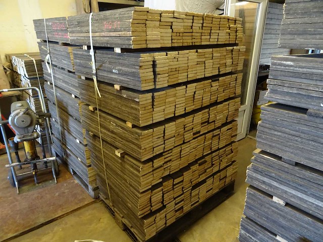 Partij houten planken 80cm (840x) - afbeelding 1 van  3