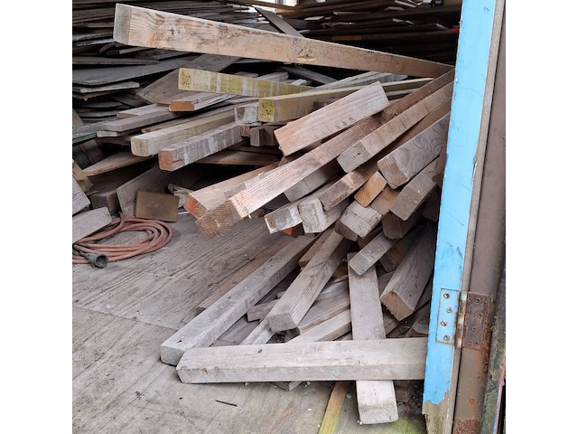 Partij houten planken, balken en metselprofielen - afbeelding 3 van  13