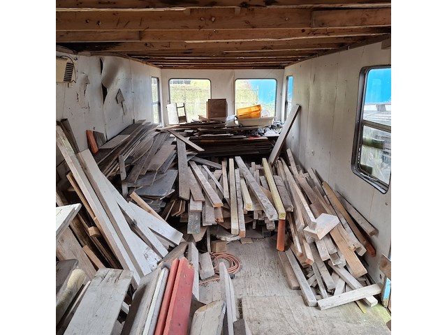 Partij houten planken, balken en metselprofielen - afbeelding 1 van  13