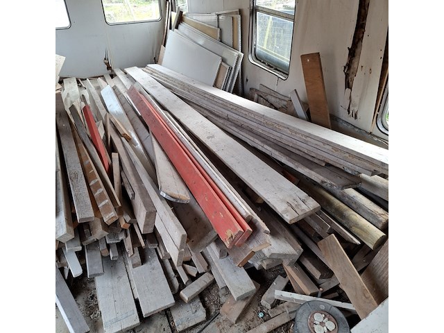 Partij houten planken, balken en steigerplanken - afbeelding 2 van  19