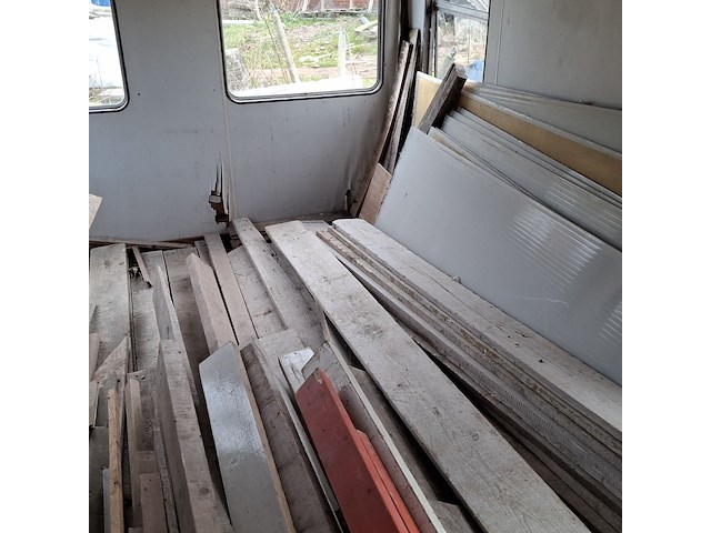 Partij houten planken, balken en steigerplanken - afbeelding 10 van  19