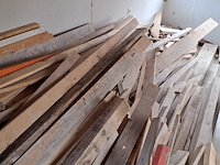 Partij houten planken, balken en steigerplanken - afbeelding 11 van  19