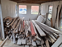 Partij houten planken, balken en steigerplanken