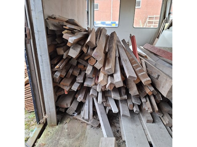 Partij houten planken, balken en steigerplanken - afbeelding 14 van  19