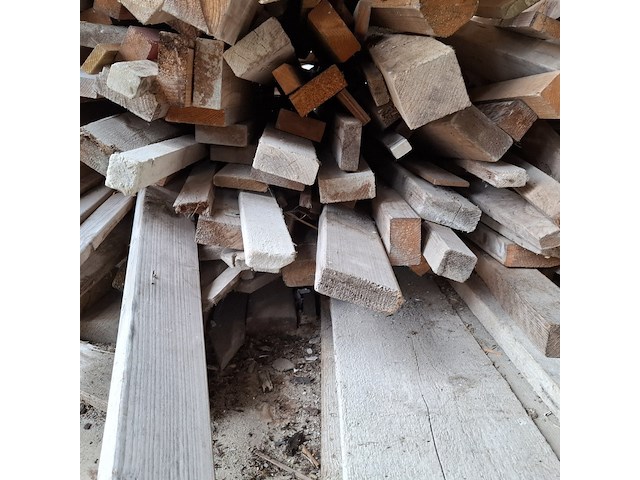 Partij houten planken, balken en steigerplanken - afbeelding 18 van  19