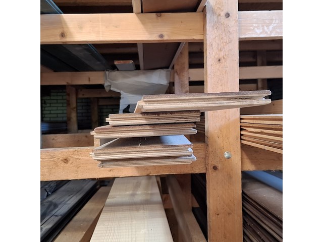 Partij houten planken en latten in 7x vak - afbeelding 4 van  36