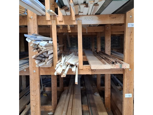 Partij houten planken en latten in 7x vak - afbeelding 9 van  36