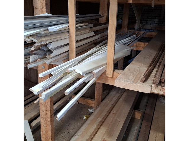 Partij houten planken en latten in 7x vak - afbeelding 11 van  36