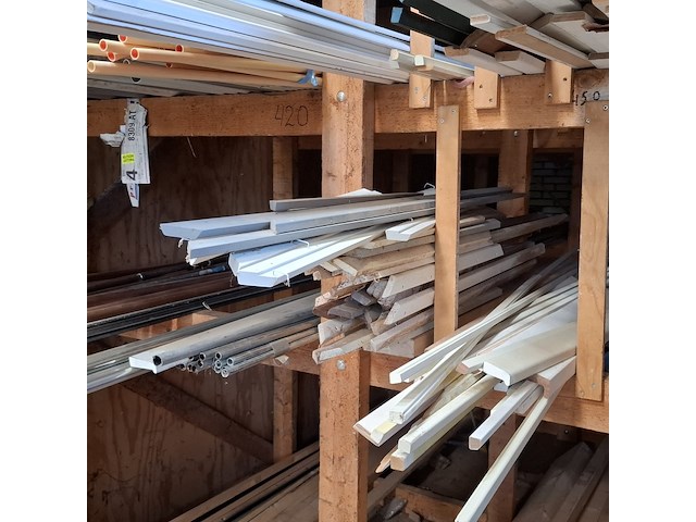 Partij houten planken en latten in 7x vak - afbeelding 14 van  36