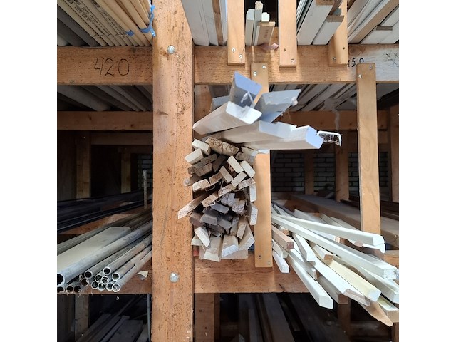 Partij houten planken en latten in 7x vak - afbeelding 15 van  36