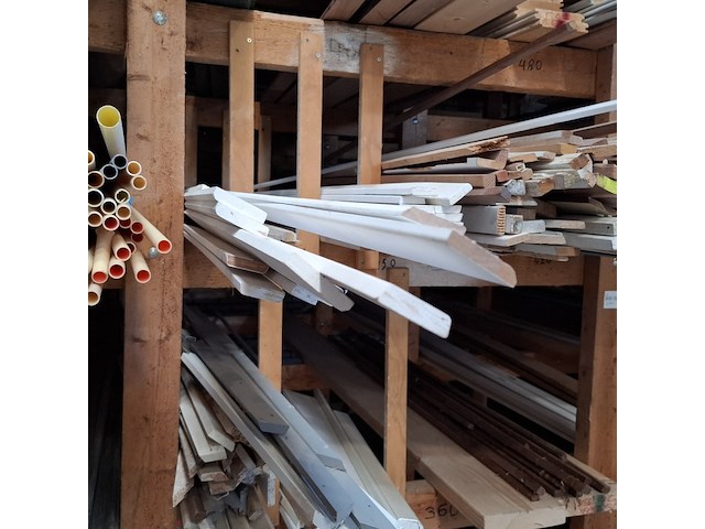 Partij houten planken en latten in 7x vak - afbeelding 17 van  36