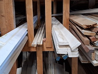 Partij houten planken en latten in 7x vak - afbeelding 18 van  36
