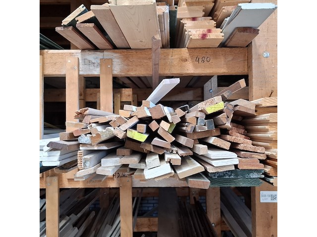 Partij houten planken en latten in 7x vak - afbeelding 20 van  36