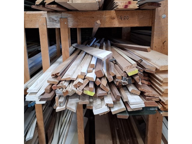 Partij houten planken en latten in 7x vak - afbeelding 21 van  36