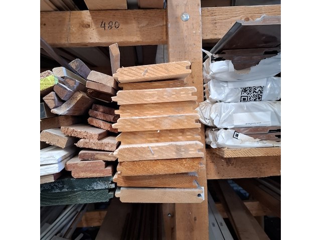 Partij houten planken en latten in 7x vak - afbeelding 22 van  36