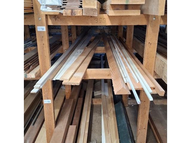 Partij houten planken en latten in 7x vak - afbeelding 12 van  36
