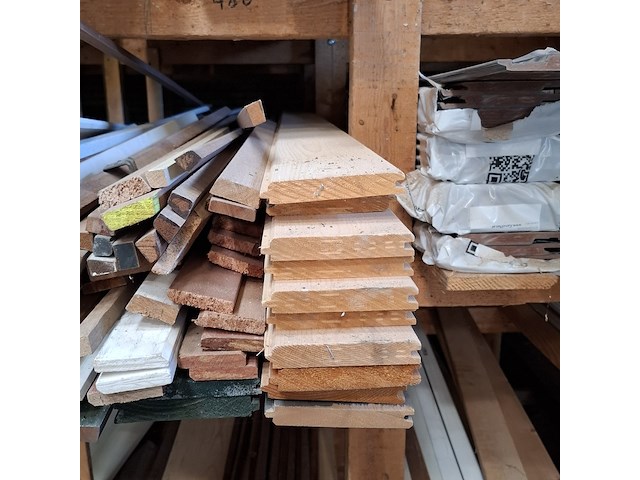 Partij houten planken en latten in 7x vak - afbeelding 24 van  36