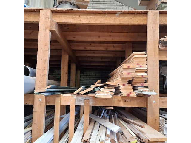 Partij houten planken en latten in 7x vak - afbeelding 25 van  36