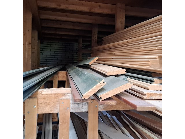 Partij houten planken en latten in 7x vak - afbeelding 27 van  36