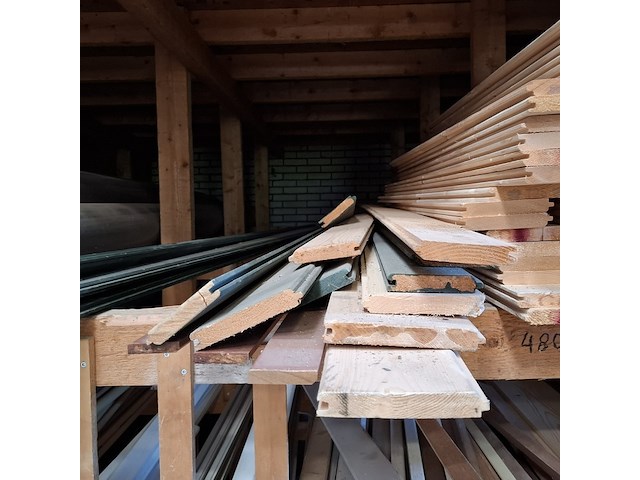 Partij houten planken en latten in 7x vak - afbeelding 28 van  36