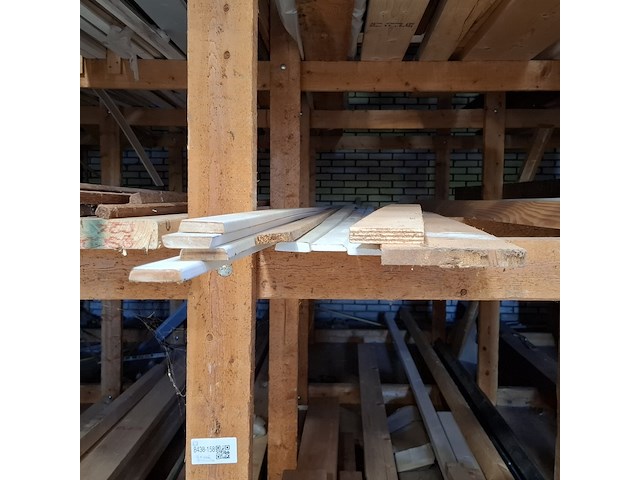 Partij houten planken en latten in 7x vak - afbeelding 23 van  36