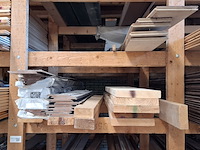 Partij houten planken en latten in 7x vak - afbeelding 32 van  36