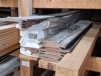 Partij houten planken en latten in 7x vak - afbeelding 33 van  36