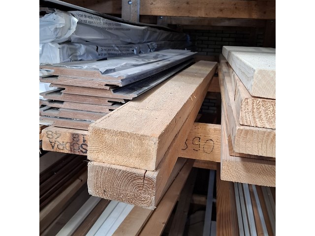 Partij houten planken en latten in 7x vak - afbeelding 35 van  36