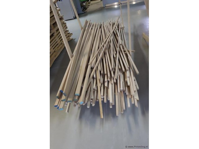 Partij houten planken en latten - afbeelding 2 van  8