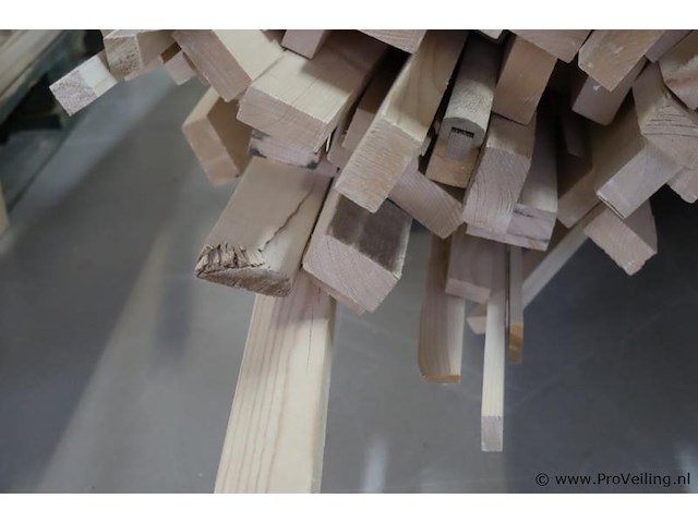 Partij houten planken en latten - afbeelding 8 van  8