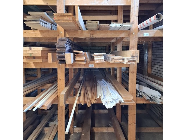 Partij houten planken in 3x vak - afbeelding 1 van  18