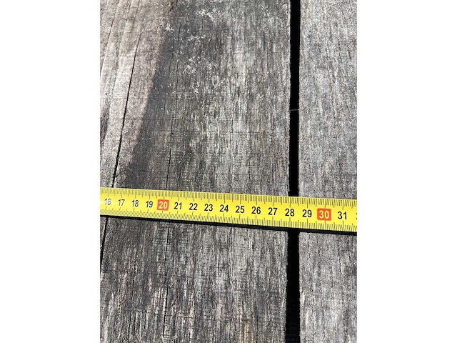 Partij houten planken in stalen juck - afbeelding 4 van  4