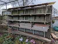 Partij houten planken, palen en vlonderplanken - afbeelding 1 van  6