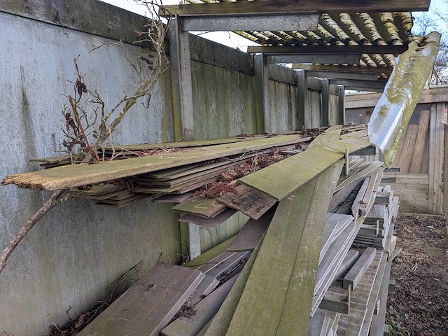 Partij houten planken, palen en vlonderplanken - afbeelding 5 van  6