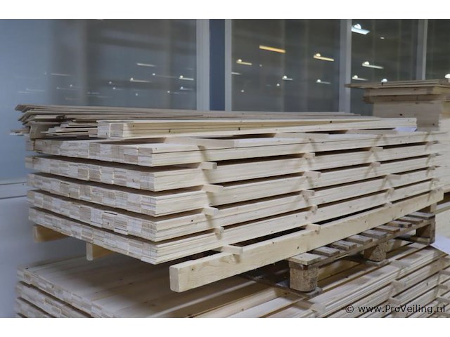 Partij houten planken - afbeelding 1 van  4