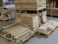 Partij houten planken - afbeelding 1 van  12